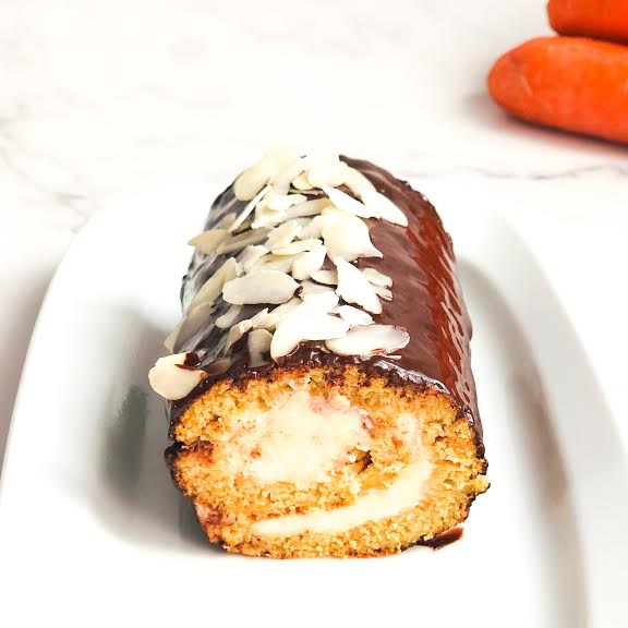 Arrollado de carrotcake con crema de yema de huevo